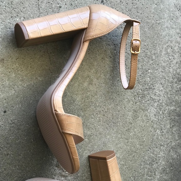 1 Left! Delicious CROC Ankle Strap Heel Sandal 10 - Picture 5 of 8